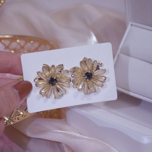 NEW 14K Gold Plated Diamond Flower Earrings d - Picture 3 of 7